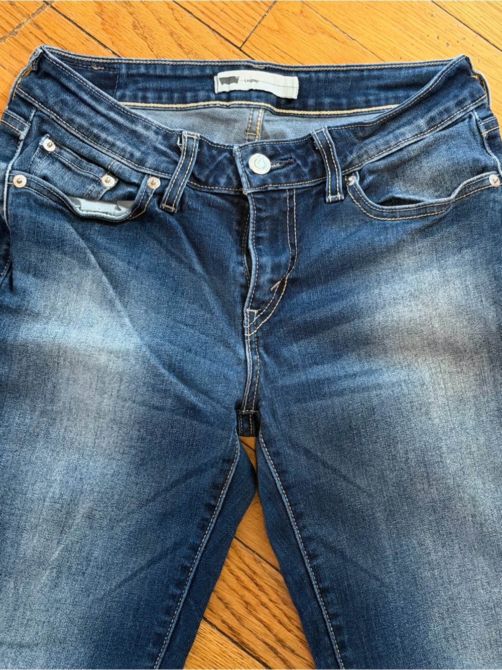 Levi's Women's Faded Dark Blue Skinny Jeans - Picture 4 of 9